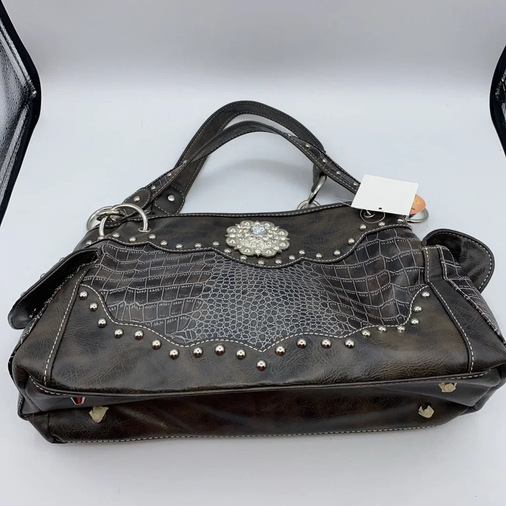 Blazin Roxx Concealed Carry Purse Handbag Studded N7530827 Pockets Bling Western